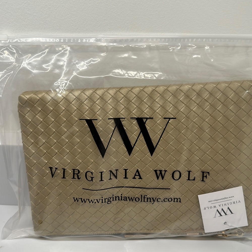 Virginia wolf clutch with tassel